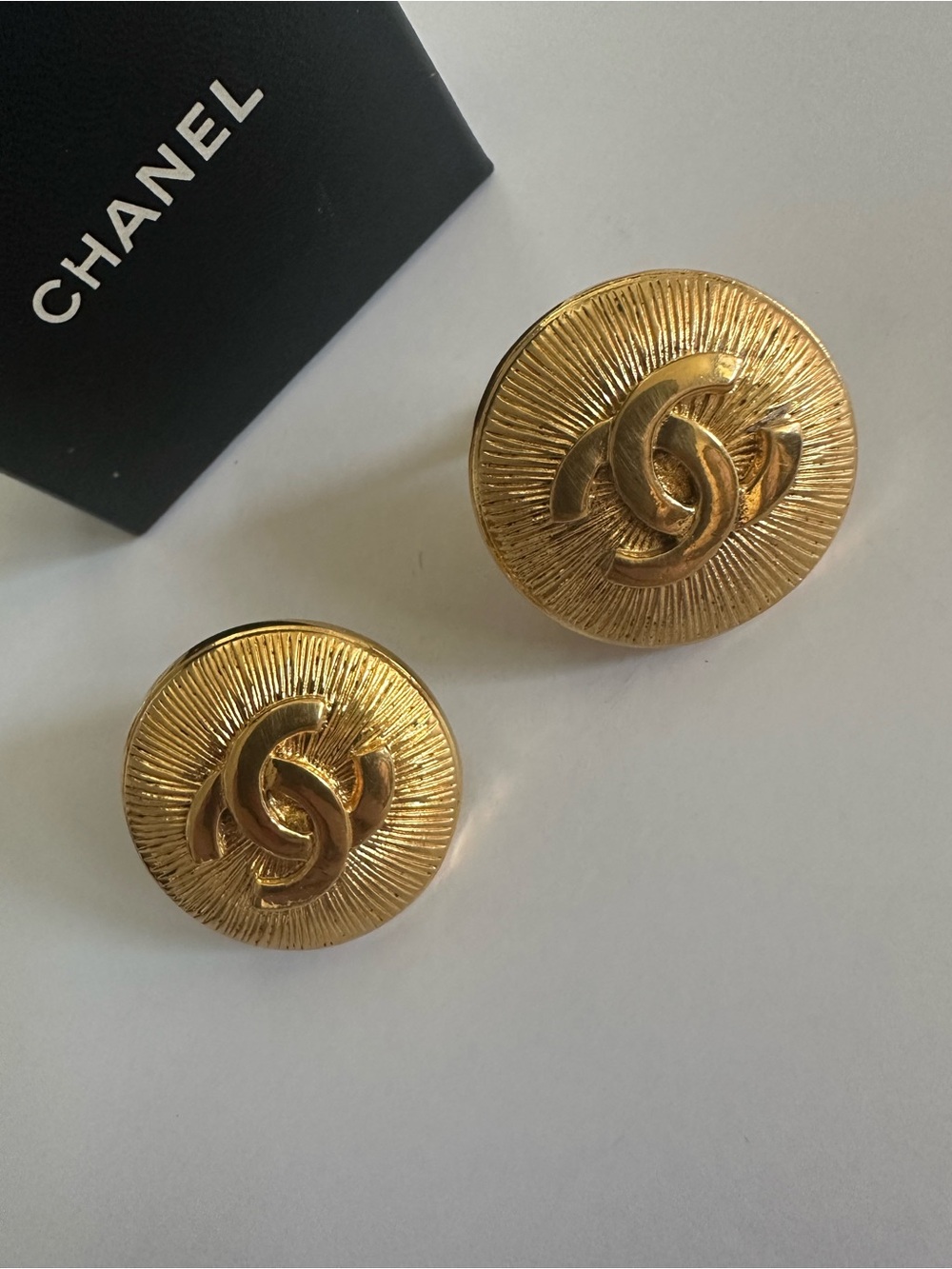 RARE Vintage CHANEL Jumbo CC Sunburst Clip-On Earrings 94P Spring 1994 - Picture 11 of 16